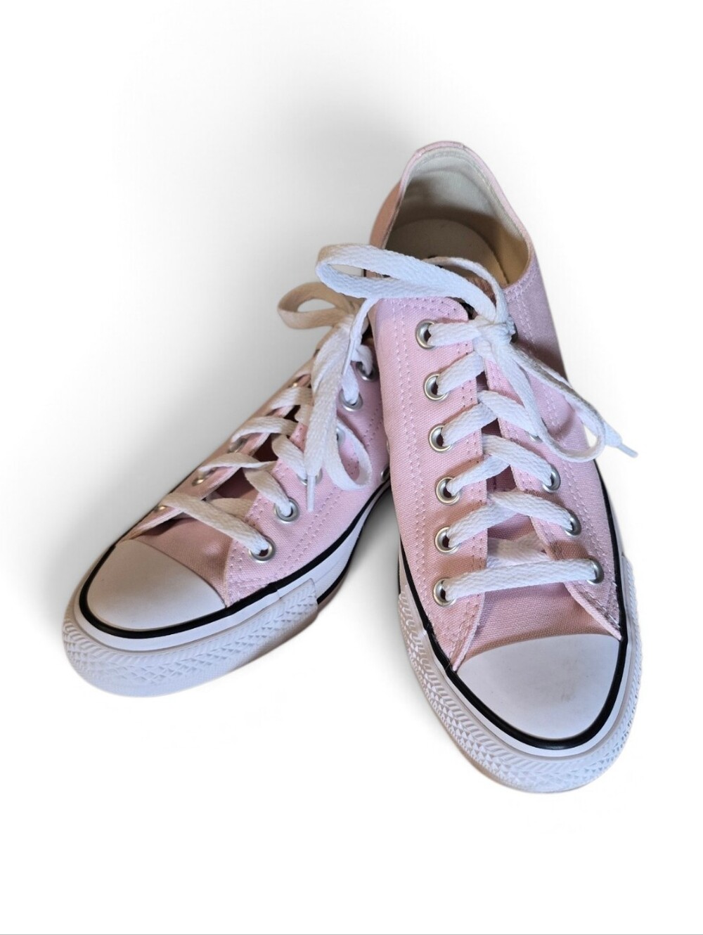 Women's Chuck Taylor All Star Low Top Pink & White Sneakers NEW Size 8